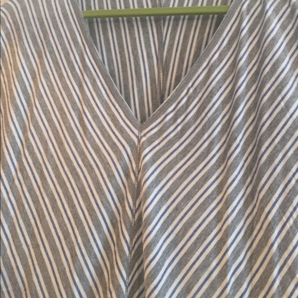 Max Studio Grey Blue White Stripped Funky Top XS 💜 🩵🩷 - Picture 3 of 6